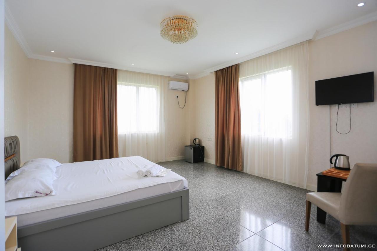 Hotel Carleone Batumi Exterior foto