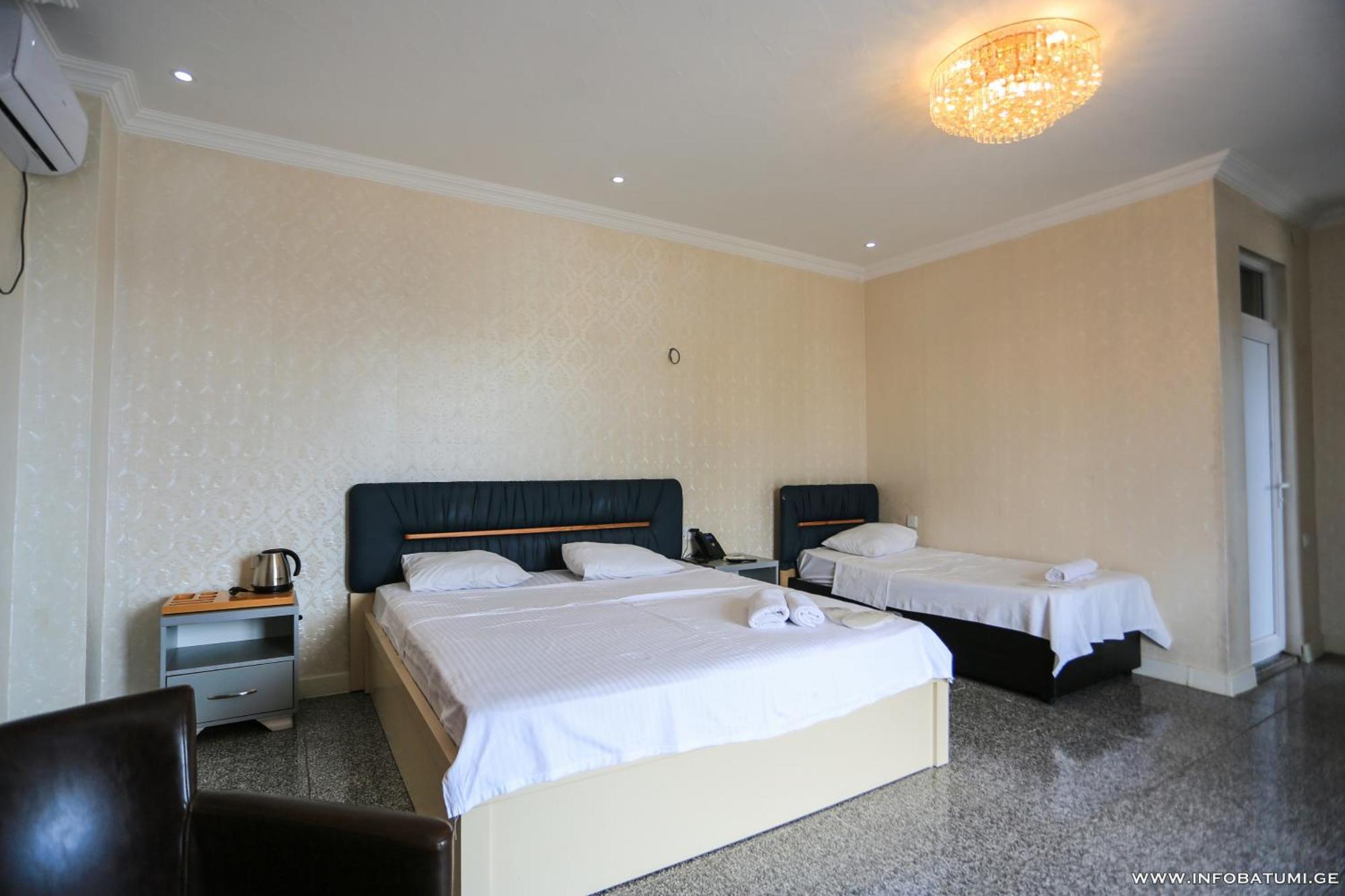 Hotel Carleone Batumi Exterior foto