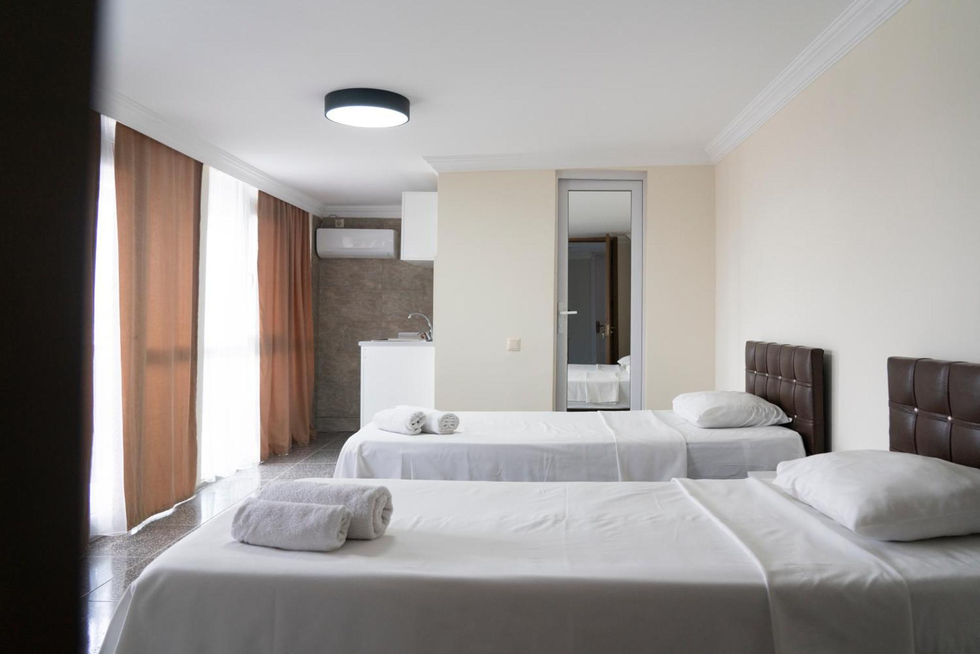 Hotel Carleone Batumi Exterior foto